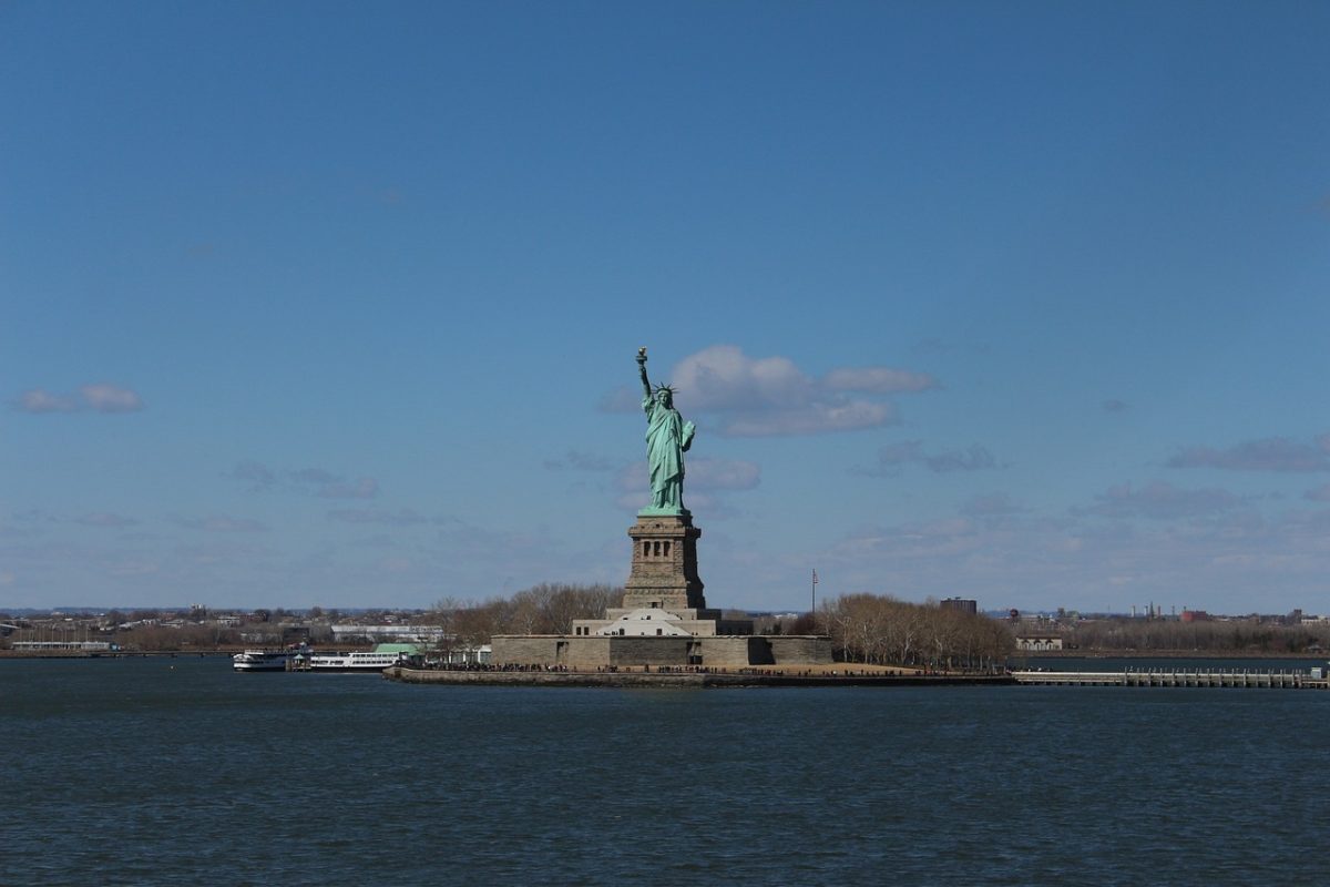 The Statue of Liberty, the sign of independence for many immigrants, when they enter the country. Retrieved on Pixabay by mmdexe.