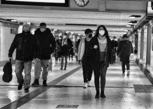 Individuals in an airport during the COVID 10 virus. Retrieved from Pixabay.